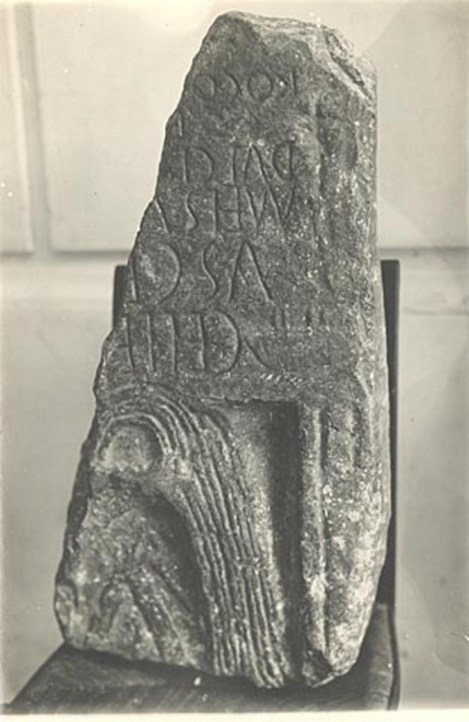 Cippo funerario di Atella