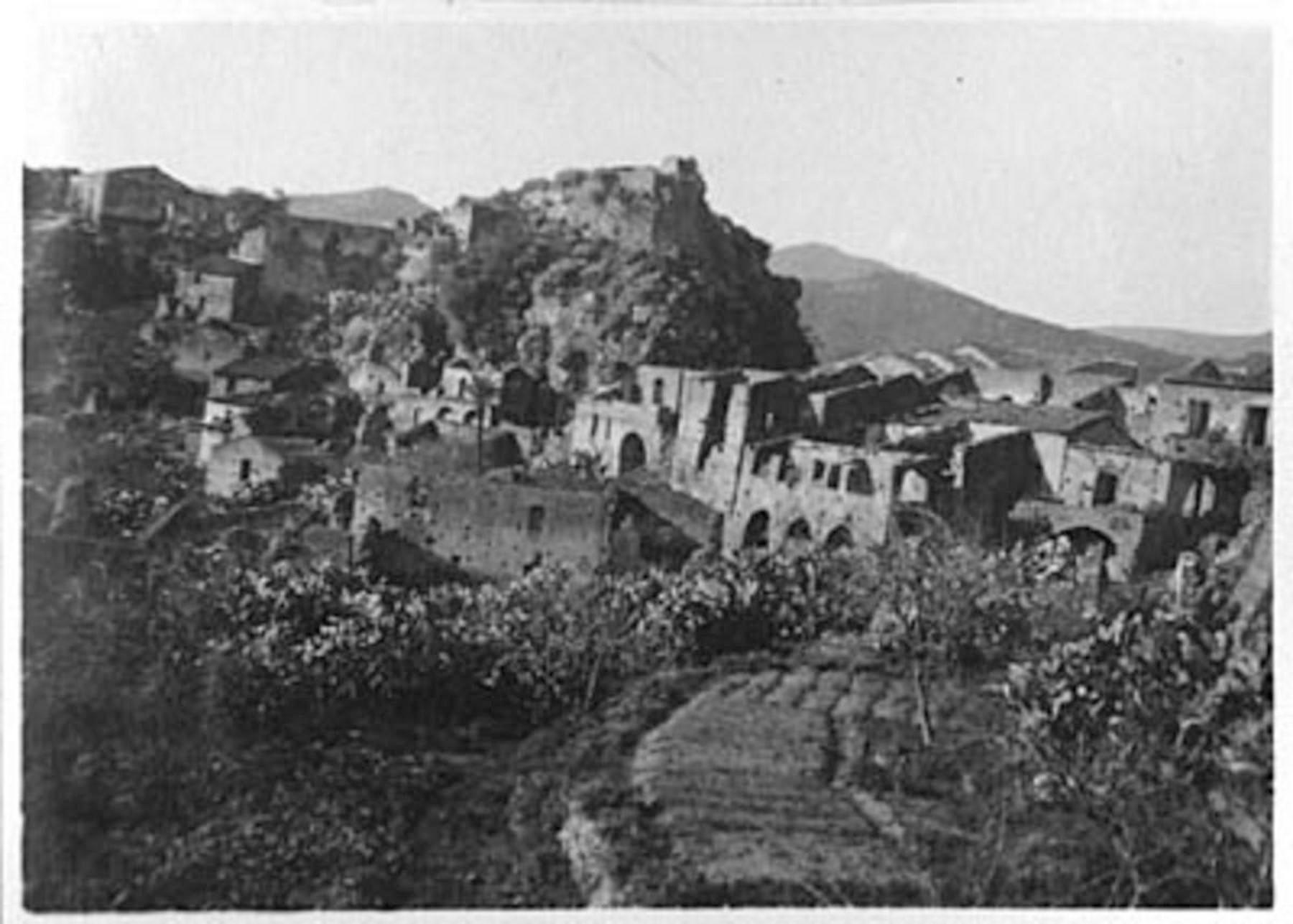 Bruzzano Vecchio, paese distrutto dal terremoto del 1908