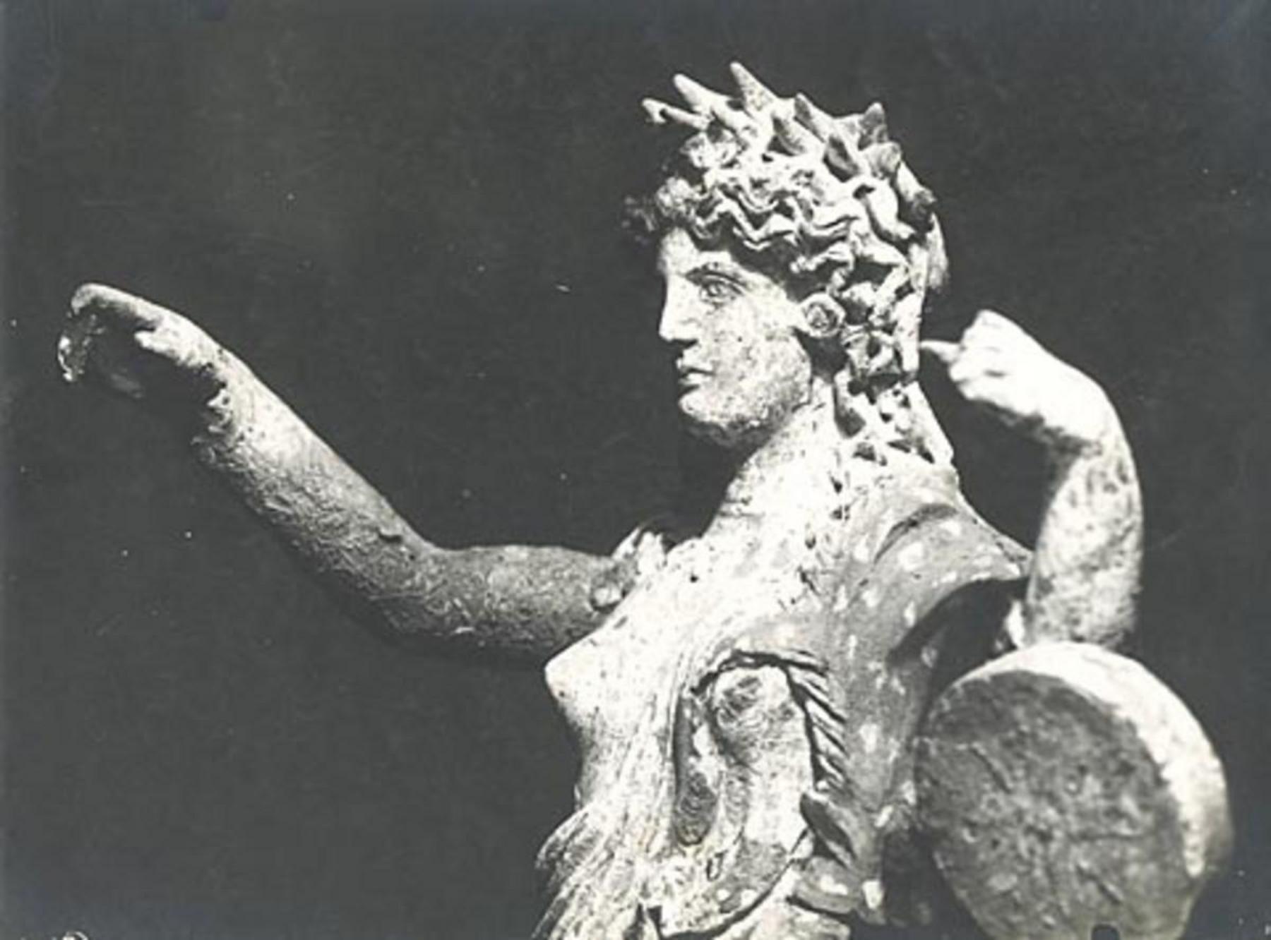 Statuine fittili e altri reperti