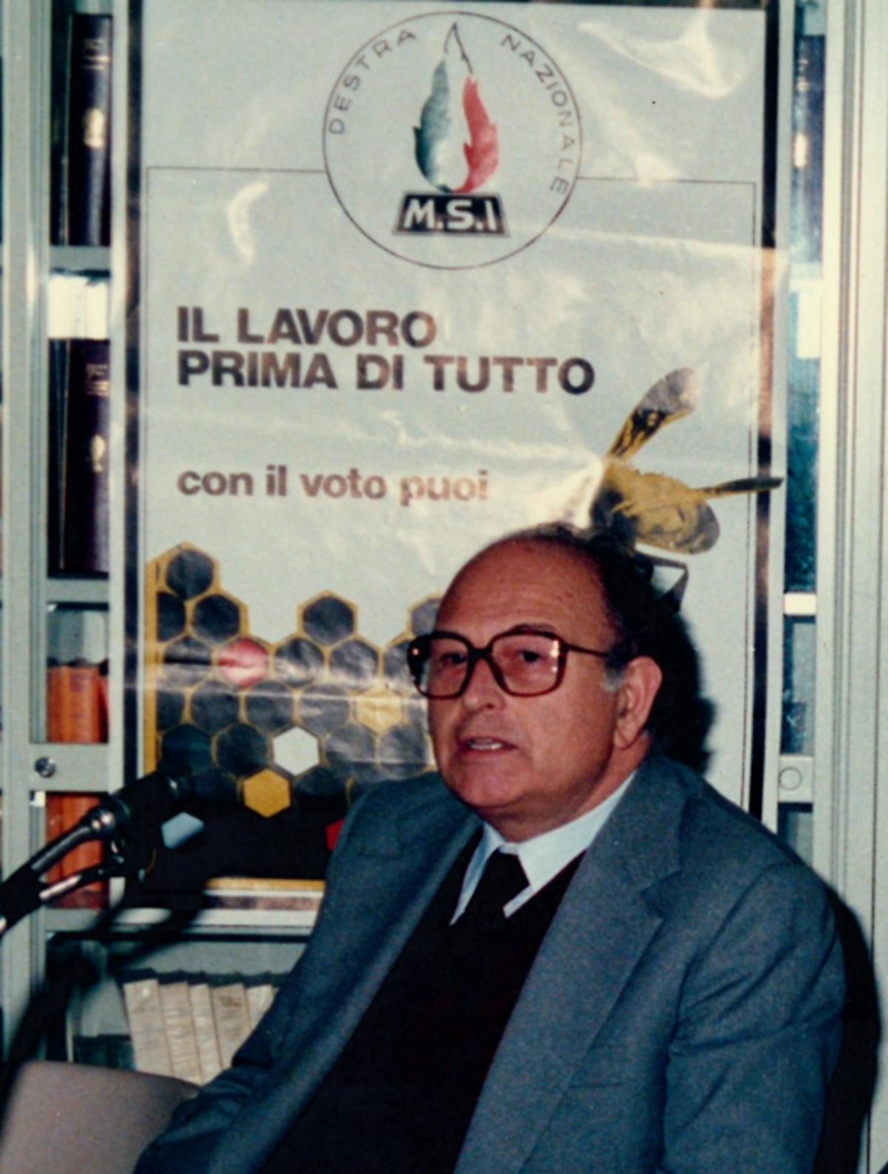 Gaetano Rasi durante un dibattito a Gioia Tauro nel gennaio 1987
(sottoserie 1. Documentazione disposta in ordine cronologico, b. 53, fasc. 301)