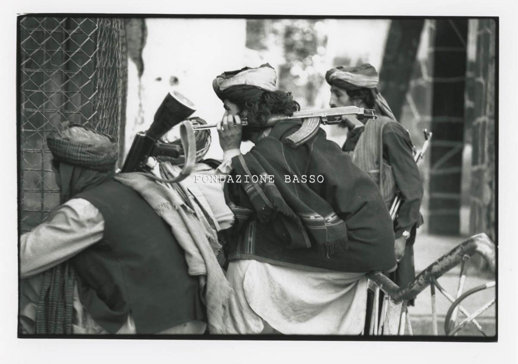 Talibani in visita allo zoo di Kabul