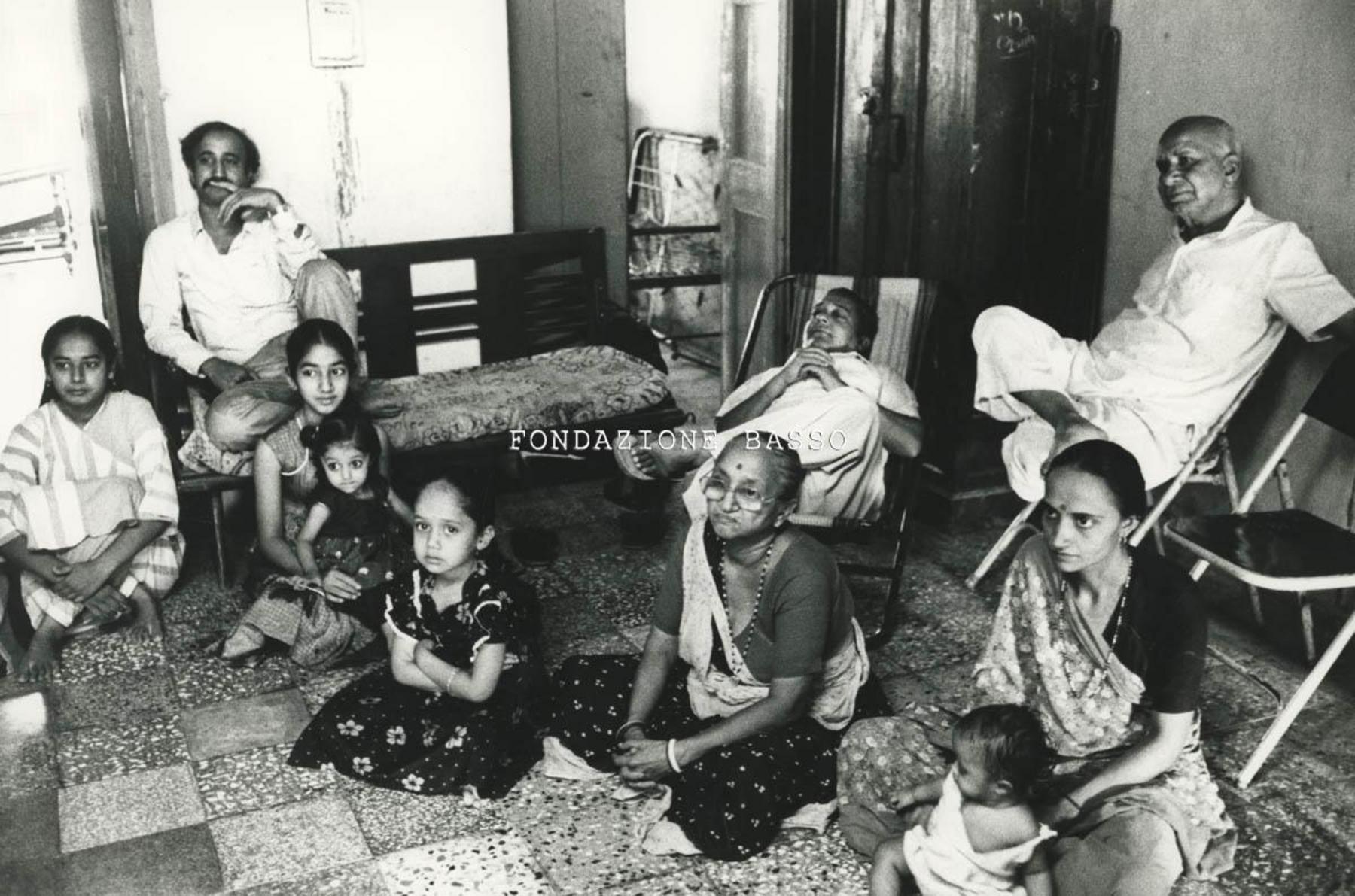 "Davanti al televisore, durante la programmazione del 'Ramayana'"