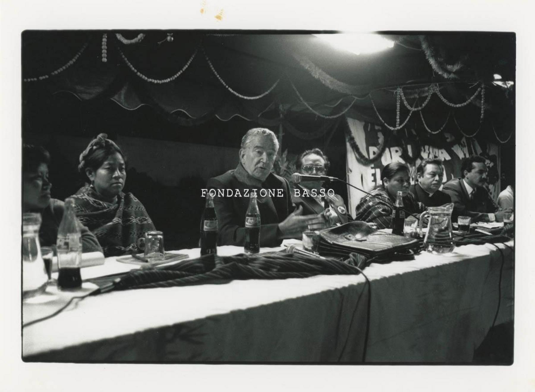 "Mons. R. Quezada Toruno con Rigoberta Menchù"