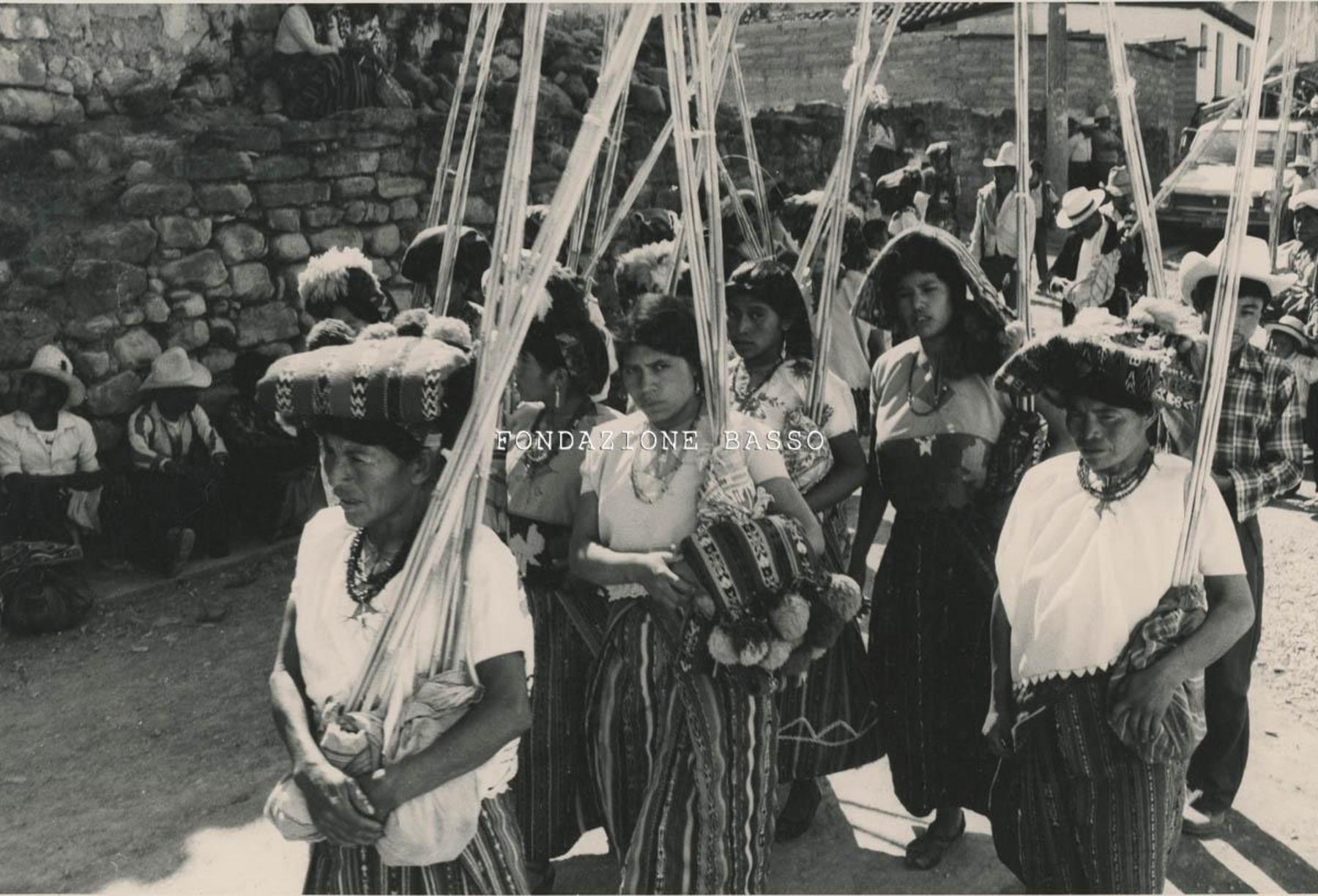 "Processione Totonicapan durante la festa della Vergine della Candelaria"