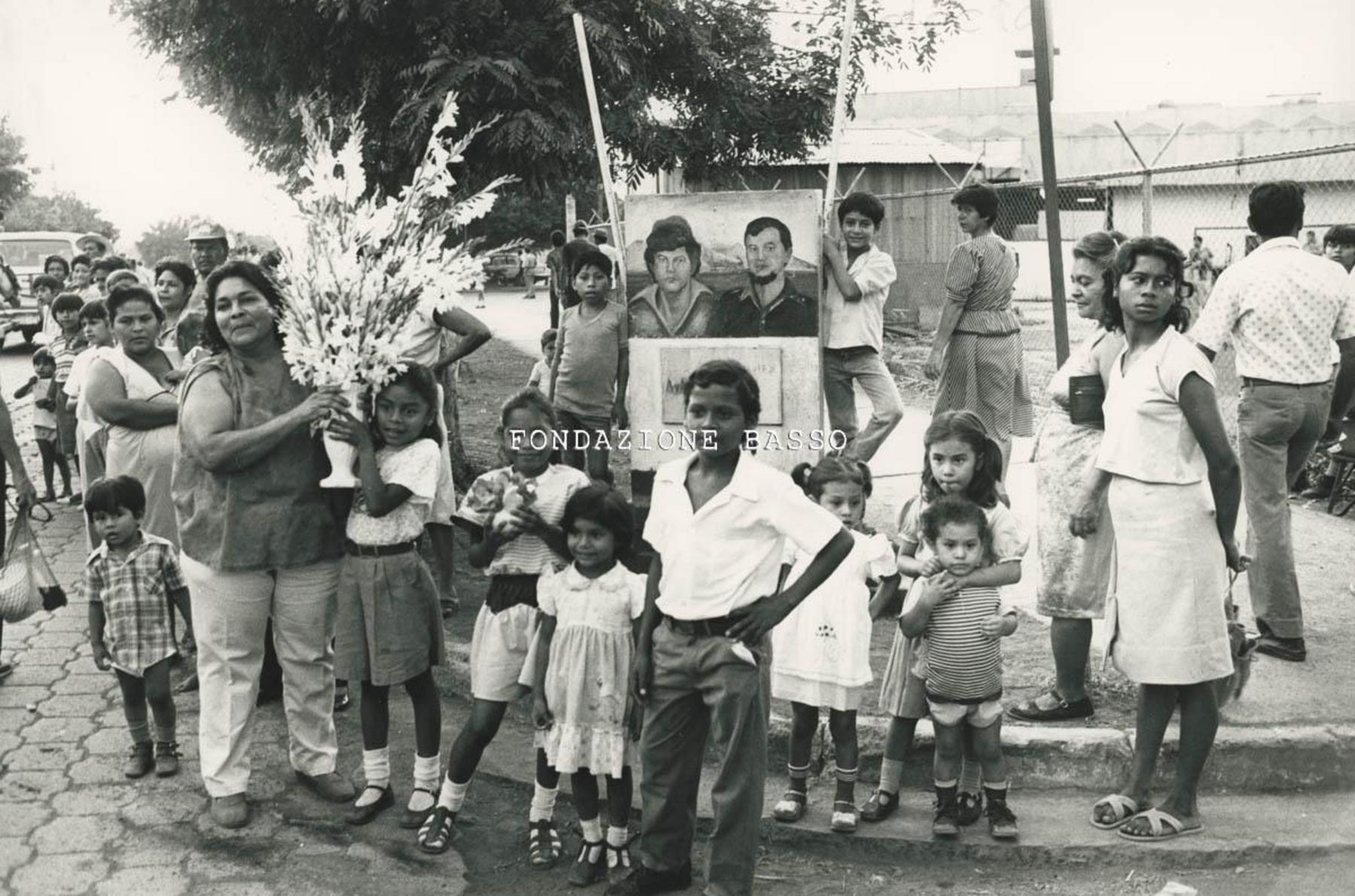 "Al passaggio della Marcia per la Vita, Managua"