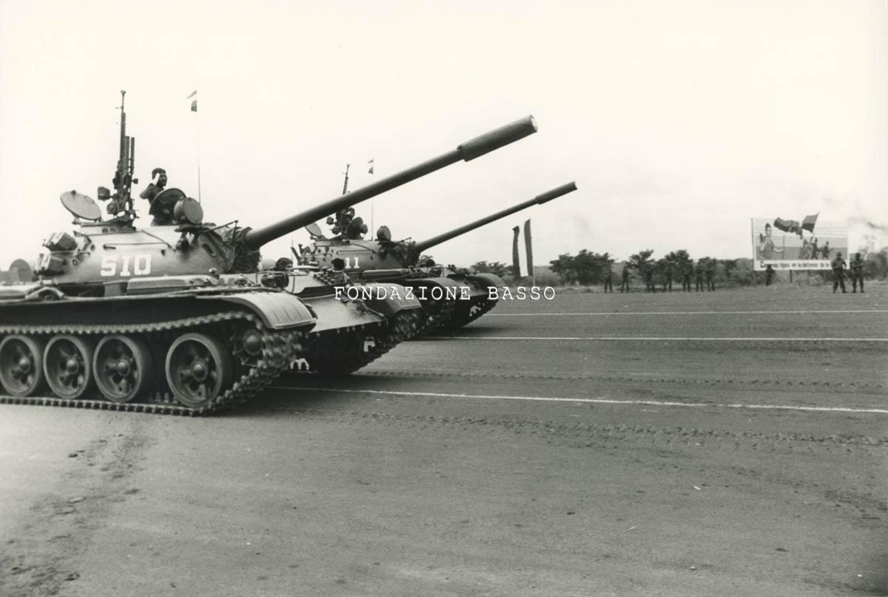 "I T-55 sfilano a Montelimar"