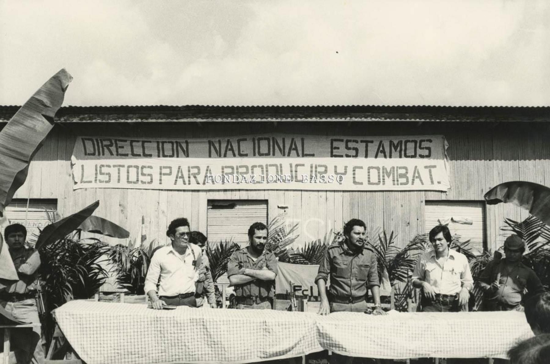 "Bayardo Arce parla ai membri della cooperativa di autodifesa"